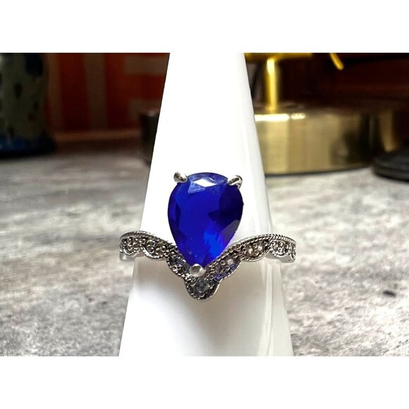Ring Bomb Party Ring, NWOT, size 7, blue stone silver color band - Picture 1 of 6